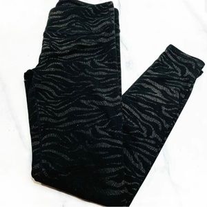 Fun and comfortable Fabletics Mid Rise Printed